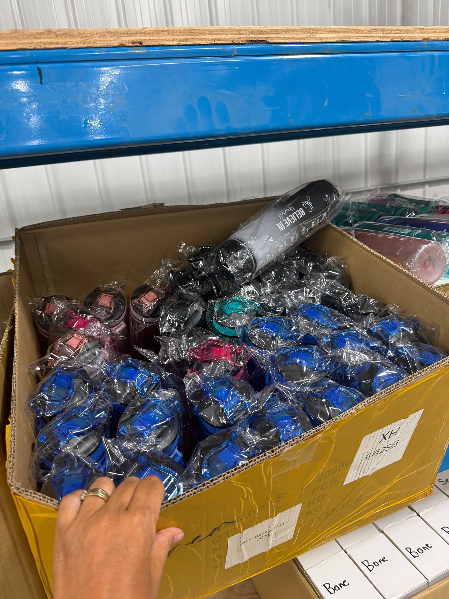 3/$10 - 32 oz Water Bottles- MISC COLOURS