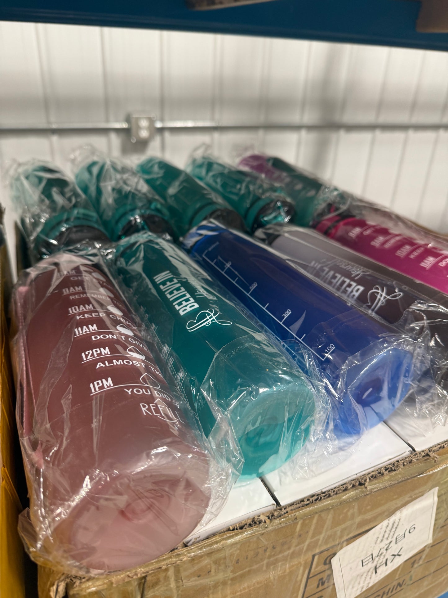 3/$10 - 32 oz Water Bottles- MISC COLOURS